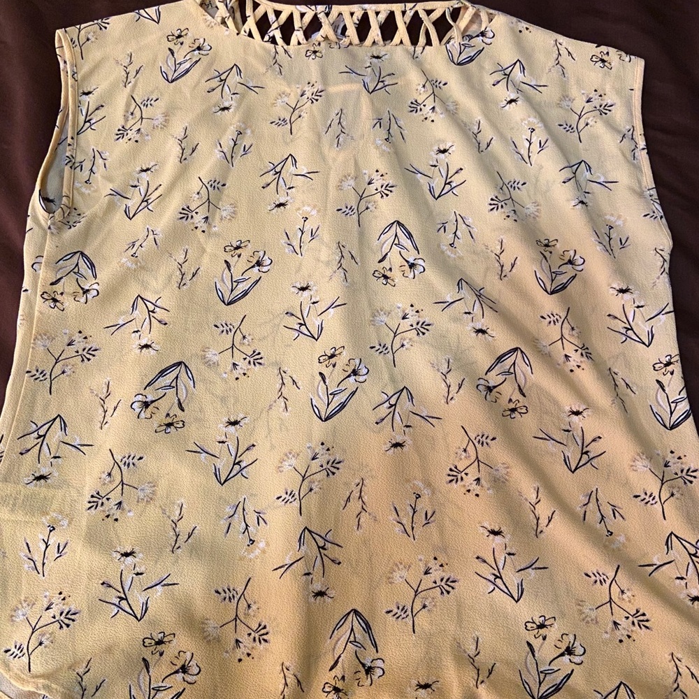 Top - Picture 2 of 4